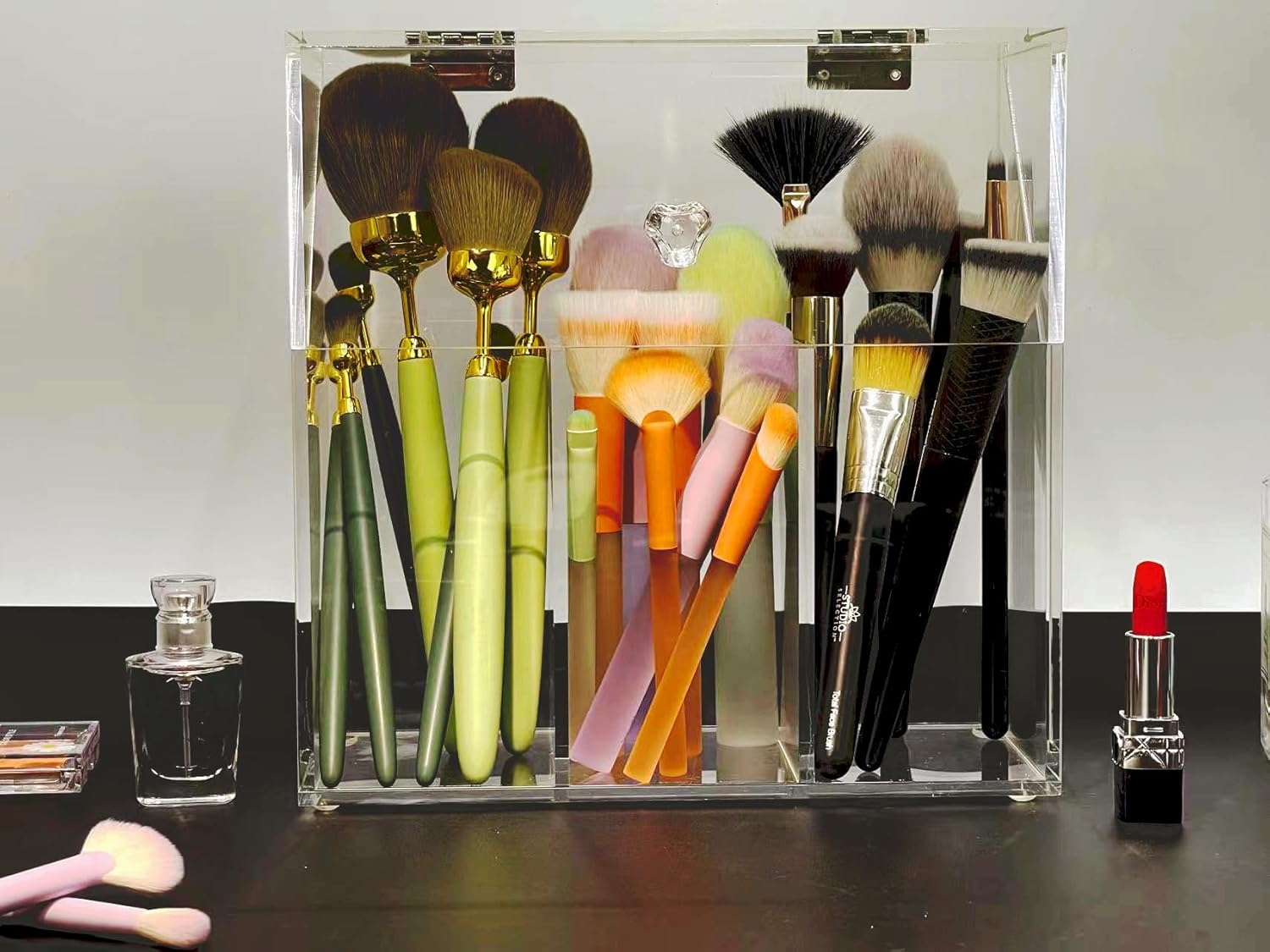 Acrylic Makeup Organizer.Clear Cosmetic Brush Storage Box With 3 Brush Holders.Makeup Brush Holderwith Dust Cover. Large-capacity Split Design Can Quickly Organize the Desktop(No pearls)